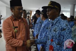 Bupati lantik 57 aparatur pendidikan dasar