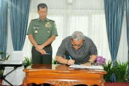 Gubernur tandatangani hibah dana pengamanan Pilkada 2018
