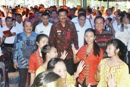 Ribuan guru di Nias mulai tersenyum