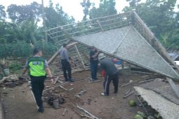 Rumah Warga Rusak Diterjang Angin Kencang