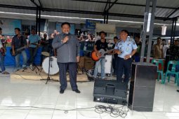 Bupati Labura bantu alat musik
