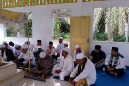 Ijeck ziarahi makam tuan guru