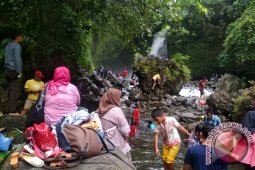 Air Terjun Kemumu Bengkulu Utara dipadati pengunjung