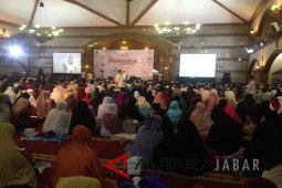 Ribuan warga tahun baru dengan bermuhasabah