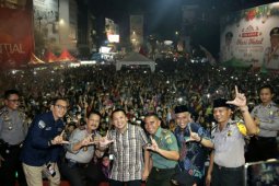Gubernur Ridho Berbaur Dengan Masyarakat Lampung Rayakan Malam  Tahun Baru
