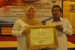 Bupati Masnah terima penghargaan Kemenkumham