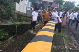 Anas Minta Lelang Pelebaran Jalan Dipercepat