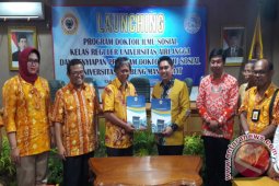 Yayasan Haji Maming Tanggung Biaya Kuliah S3