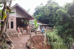 Banjir Bandang Situbondo Sebabkan Pipa Saluran Air Bersih Rusak