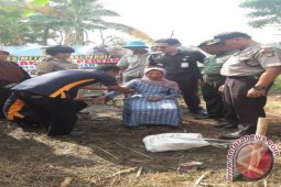 Bersyukur, Janda Tua Bekasi Dapat Tanah Dari Polisi