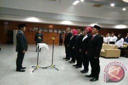 Wagub Abdul Fatah lantik lima komisioner Komisi Informasi