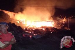 Tiga rumah di Kawangkoan Utara terbakar