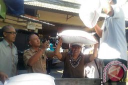Stabilkan kebutuhan pokok, Disperindag Denpasar gelar operasi pasar