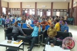 Wabup Inginkan Lulusan SD Wondama Dapat Membaca