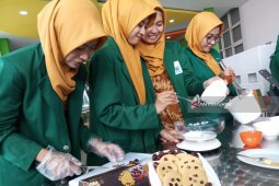 Mahasiswa Unusa Buat Biskuit Atasi Mual pada Ibu Hamil