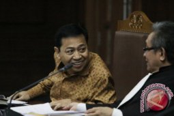 Setya Novanto mengaku kesalahan terbesarnya suka membantu orang