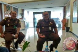 Kejari Bangka Selatan tahan mantan bendahara Desa Tiram