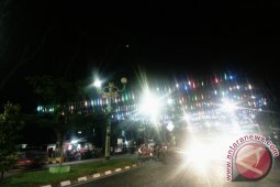 Lampu meteor memperindah kawasan tugu keris