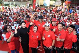 Puti-Anas Lepas Jalan Sehat di Banyuwangi