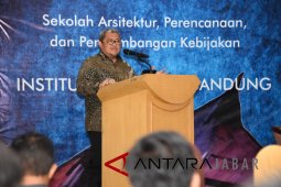 Aher minta mahasiswa ITB lakukan penelitian  Sungai Citarum