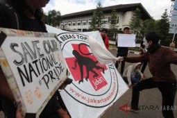 Pecinta primata Bandung kecam pertunjukan topeng monyet