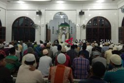 Ribuan jamaah sholat sunat gerhana