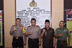 Kapolda  Kalsel Resmikan Tujuh Rukan Sibaba HSS