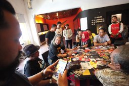 Berdialog Dengan Oscar Motuloh
