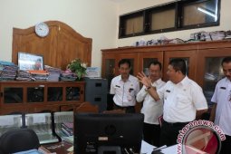 Bupati Jembrana minta pegawai tidak andalkan petugas kebersihan