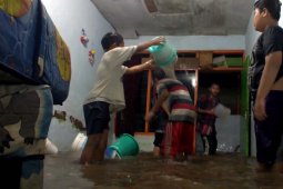 Belasan Rumah dan Jalanan Kota Jember Terendam Banjir (Video)