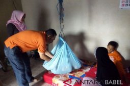 Ismiryadi bantu anak tunanetra