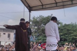 Sepuluh pelanggar syariat Islam dicambuk