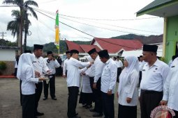 10 ASN terima satya lencana