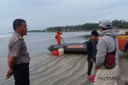 Anak hilang terseret ombak di Pantai Sirombu