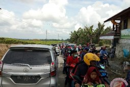 Jalur objek wisata Simarjarunjung macet