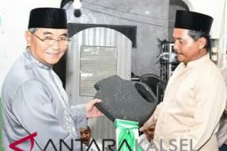 Bupati HSS Bantu Ambulance Langgar Baitul Akhyar