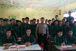 Polisi Penyuluhan di MAN Tambak Bitin Tentang Narkoba