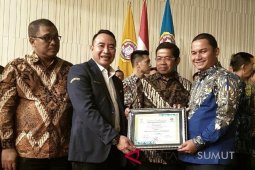 Bupati Terima Penghargaan Dari Mensos