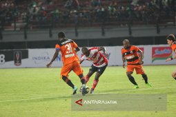 Laga Perdana Piala Presiden, Madura Pesta Gol