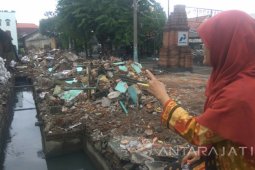 PKL Bentul Jagir Surabaya Sesalkan Pelebaran Saluran