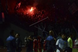 PSMS tumbangkan Persib 2-0