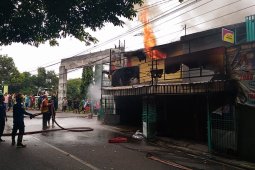 Sebuah Toko di Sidoarjo Hangus Terbakar (Video)