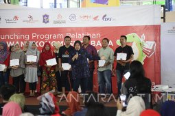 Wali Kota Surabaya Resmikan Pahlawan Ekonomi 2018 (Video)