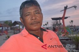 Nelayan Abdya tambatkan perahu di pelabuhan Syahbandar