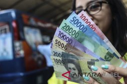 Rupiah Kamis melemah ke Rp13.678