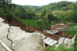 Waspadai Longsor Susulan di Jalan Menuju Wisata Rembangan Jember