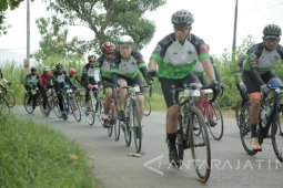 Kapolrestabes Surabaya Berpartisipasi di "Brawijaya Road Bike"