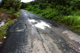 Baru Selesai Dikerjakan Jalan Kalahiang Sudah Rusak