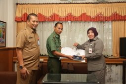 Wali Kota Probolinggo Hibahkan Mobil Operasional Untuk Kodim dan Pramuka