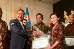 Karolin jadi pembina terbaik karang taruna
